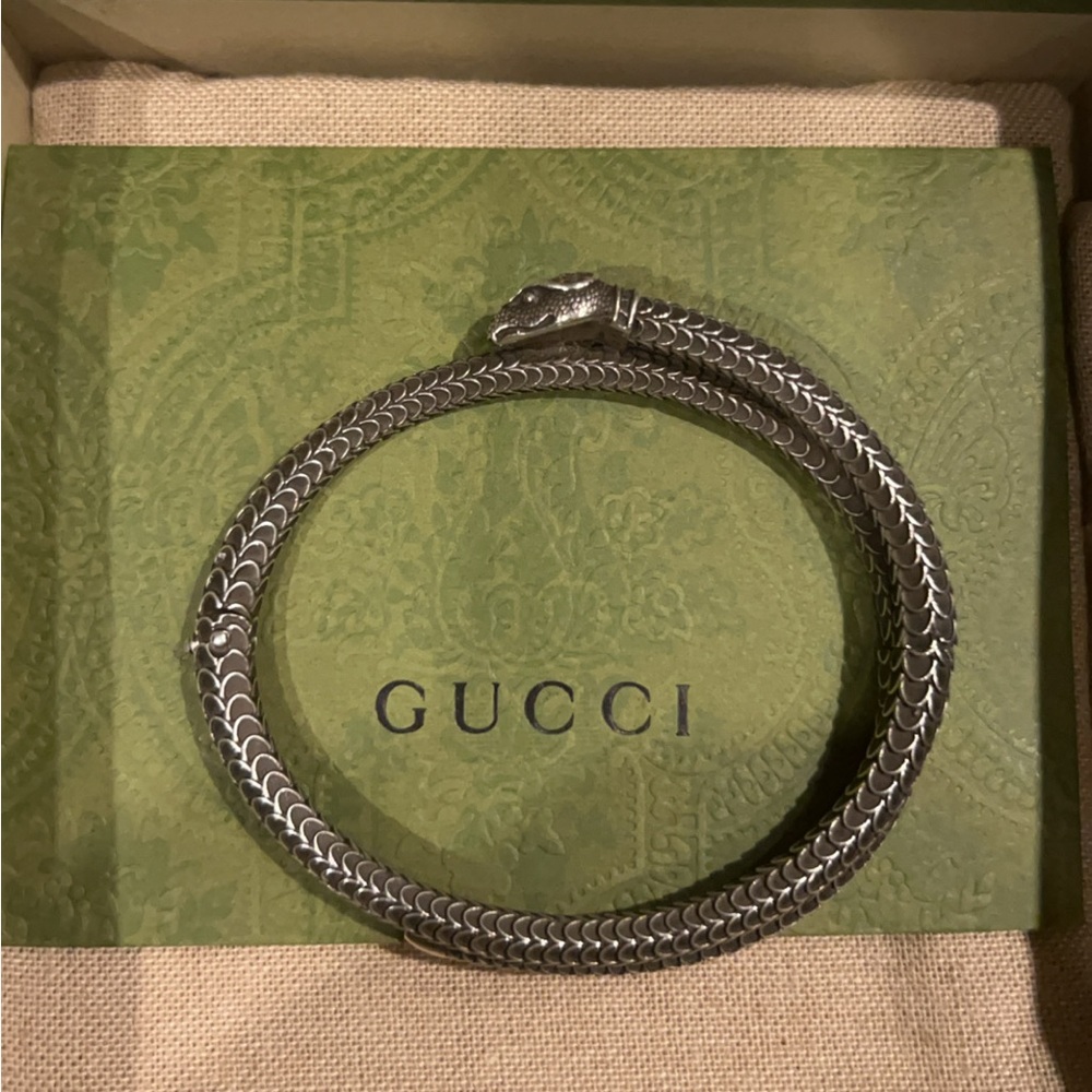 Silver Gucci bracelet. Size 17. - Picture 1 of 2
